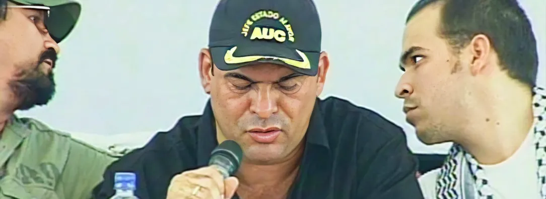 Iván Cepeda acusa a De la Espriella de financiar y recibir recursos paramilitares durante el proceso de Ralito.