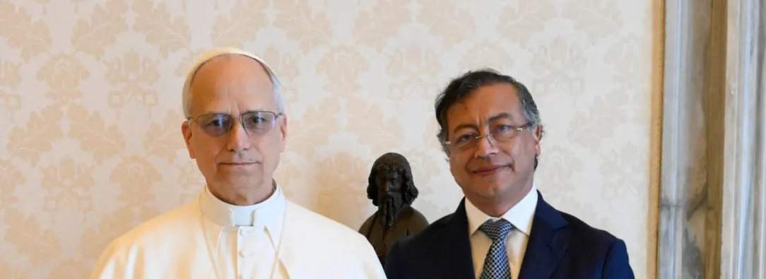 Petro con el papa León XIV. / Foto: AFP.