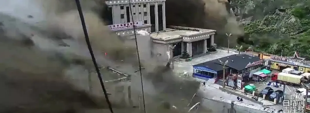 Tragedia en Nepal más de 90 muertos y cientos de desaparecidos tras devastadora inundación en la frontera con China