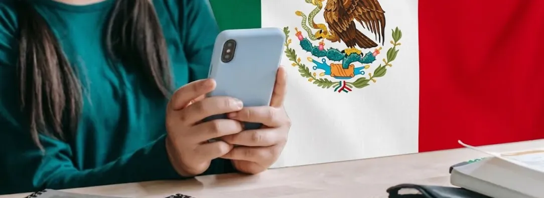 México apaga los celulares en las escuelas con una histórica medida que arranca en noviembre