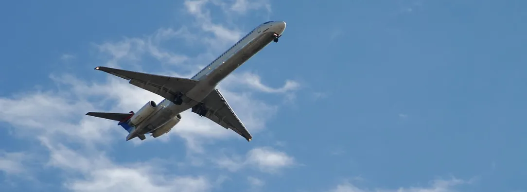 Piloto apuñala a su compañero durante un vuelo a Tel Aviv y obliga aterrizaje de emergencia