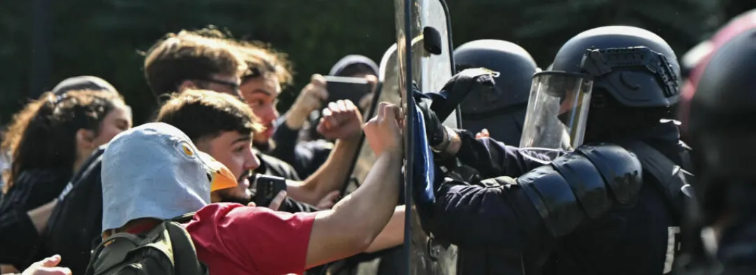 Protestas en Francia: autoridades niegan que la policía tenga órdenes de enfrentarse a estudiantes.