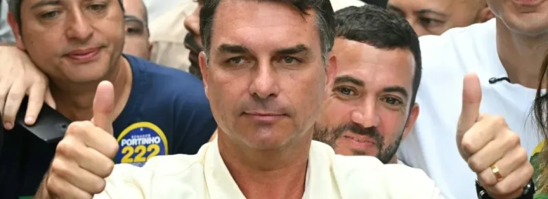 Flávio Bolsonaro aventaja a Lula y ambos disputarán la segunda vuelta en Brasil