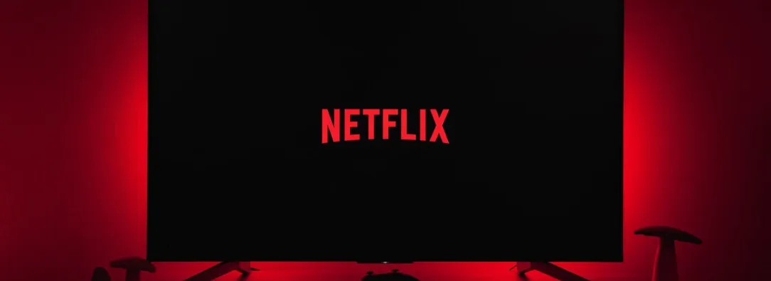 Caen acciones de Netflix en Wall Street por visualizaciones de usuarios