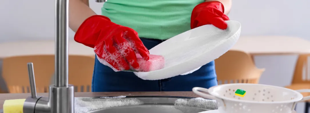 Airbnb prohíbe exigir a los huéspedes lavar los platos o sacar la basura antes de dejar el alojamiento