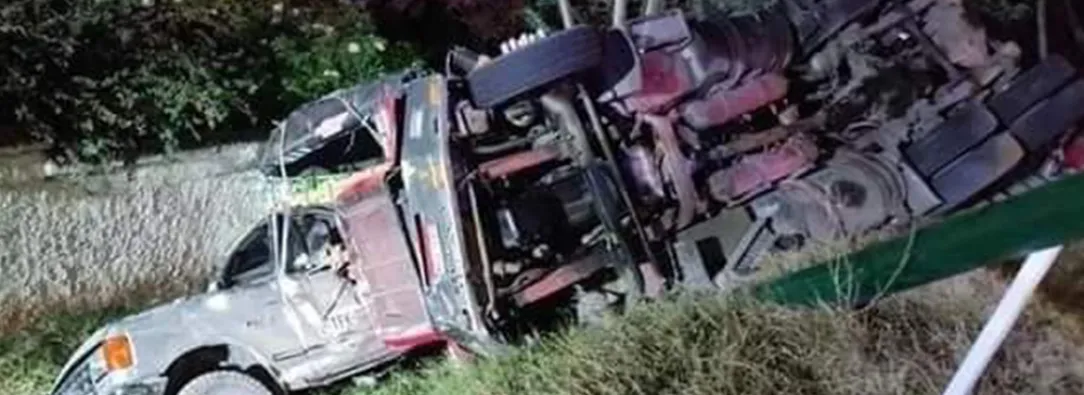 Accidente-de-tractocamion-en-Boyaca.jpg