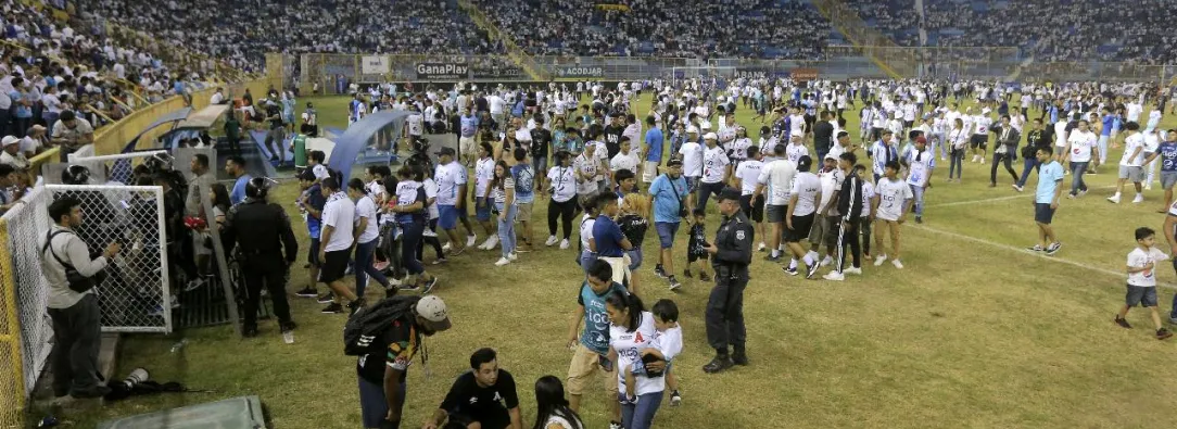 Al-menos-doce-muertos-por-estampida-en-un-estadio-de-El-Salvador.jpg