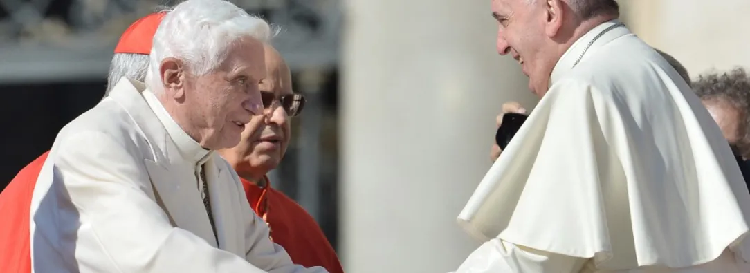 BenedictoXVI-Francisco.jpg