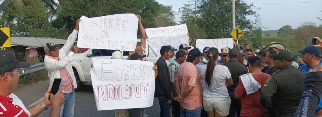Bloqueo-comunidades-de-La-Mojana.jpg