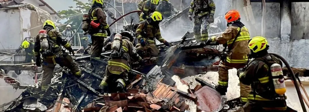 Bomberos-atienden-choque-de-avioneta-en-Medellin.jpg