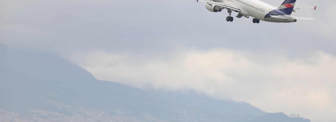 Cancelacion-de-vuelos-en-el-mundo-por-variante-omicron-Foto-Colprensa.jpg