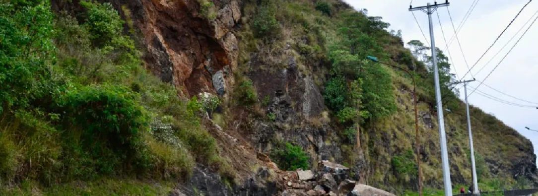 Cierre-de-la-carretera-que-comunica-a-Cali-con-Buenaventura-por-derrumbe-en-la-via-1.jpg