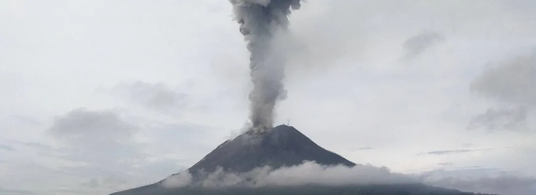 Erupsion-volcan-Indonesia.jpg