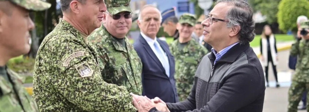 Gustavo-Petro-advierte-a-militares.-Foto_-Colprensa-2.jpg