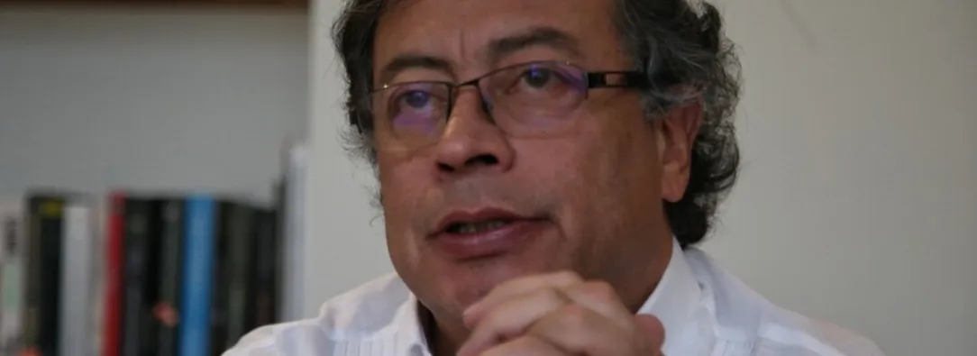 Gustavo-Petro-perdon-paramilitares.jpg