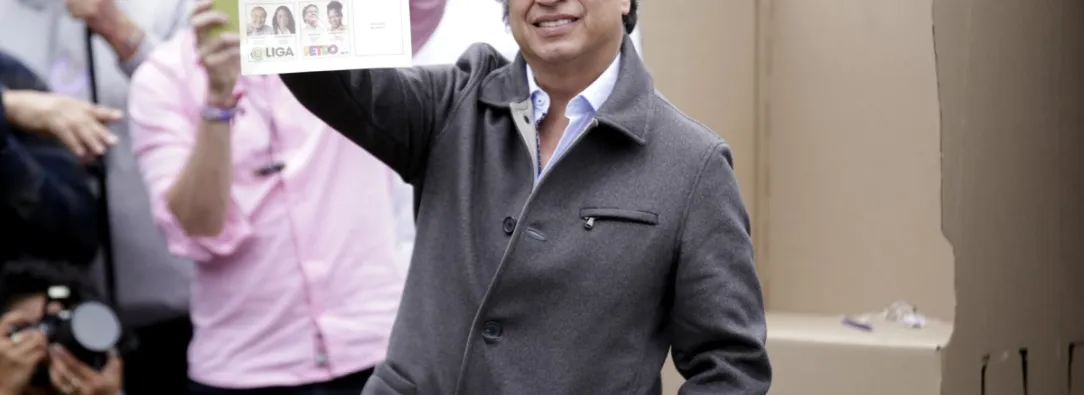 Gustavo-Petro-voto.jpg