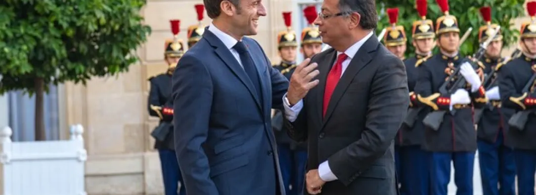Gustavo-Petro-y-Emmanuel-Macron-en-Francia.-Foto_-Cortesia.jpg