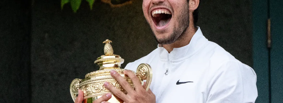 Historica-victoria-del-joven-espanol-Carlos-Alcaraz-en-la-Catedral-de-Wimbledon.jpg