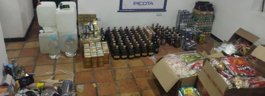 INPEC-incauto-mas-de-500-botellas-de-licor-y-un-kilo-de-marihuana-en-La-Picota-1.jpg