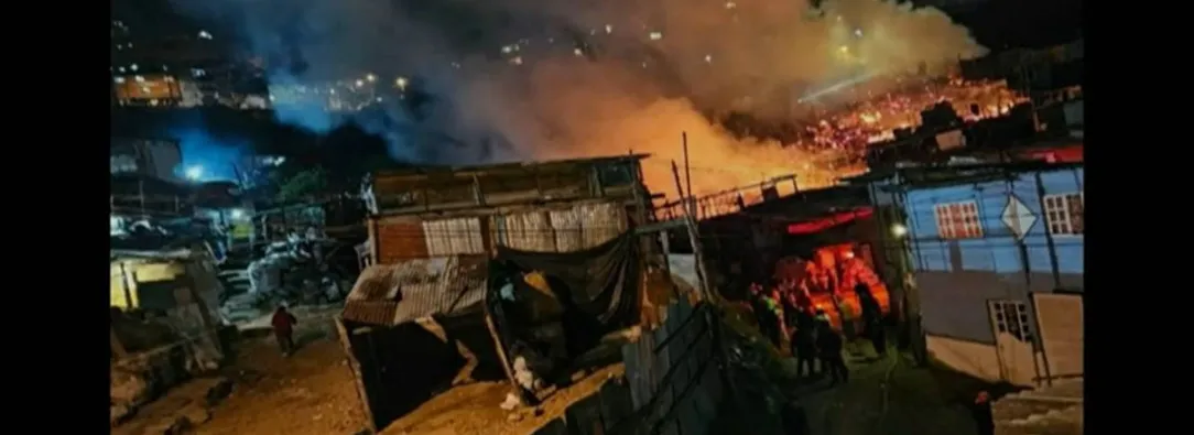 Incendio-en-Bogota-llamas-devoraron-70-casas-en-un-barrio.jpg