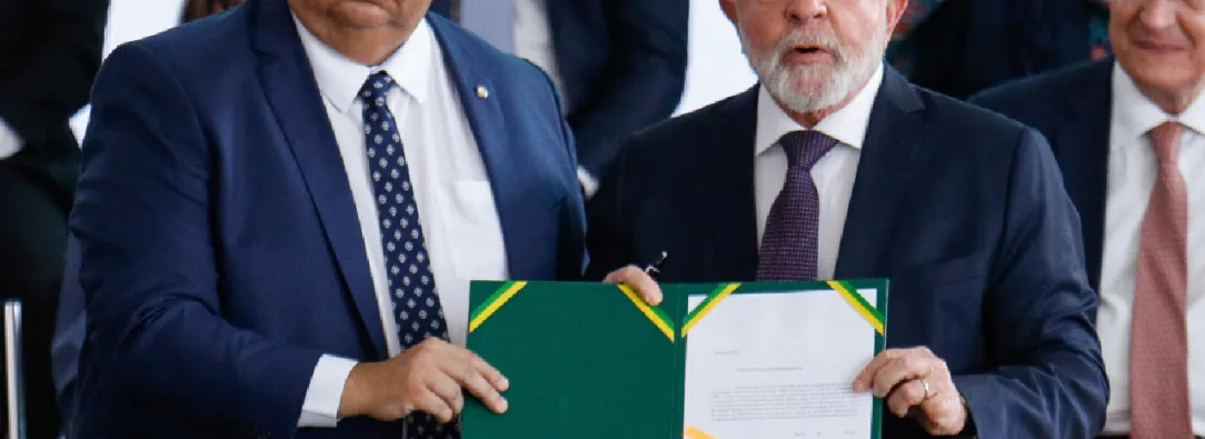 Lula-da-Silva-firmo-decreto-que-limita-el-acceso-a-armas-en-Brasil.jpg