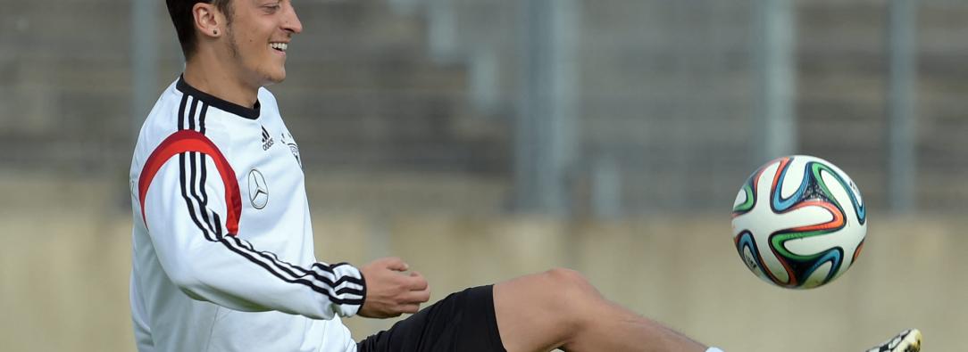 Mesut-Ozil-se-retira-del-futbol-profesional.jpg