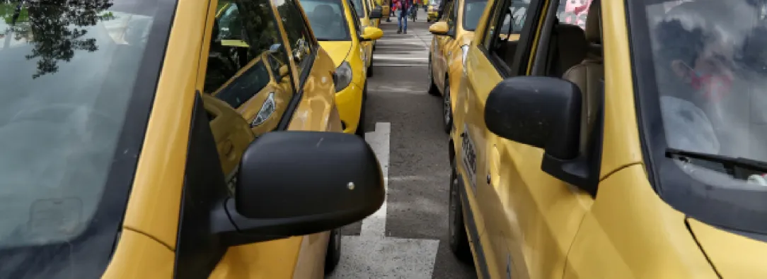 Paro-de-taxistas-en-Bucaramanga-por-precio-de-la-gasolina.jpg