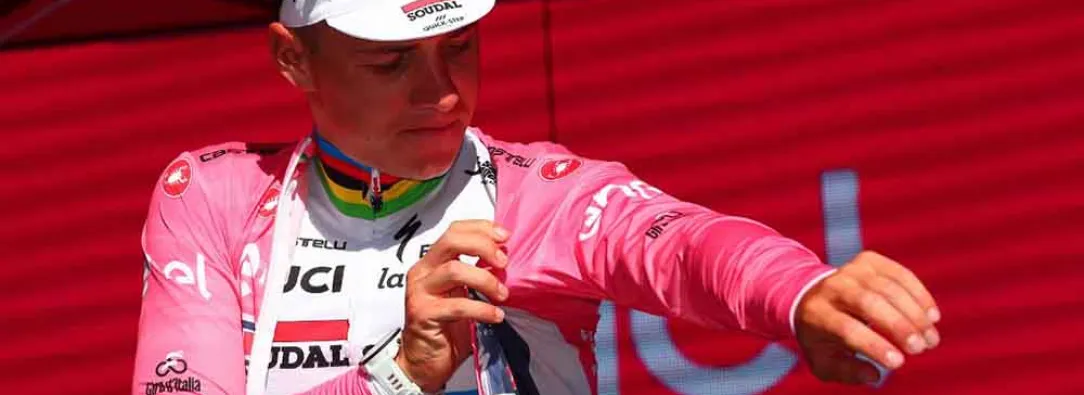 Reco-Evenepoel-se-vistio-con-la-maglia-rosa-en-esta-primera-etapa-del-Giro-de-Italia.jpg