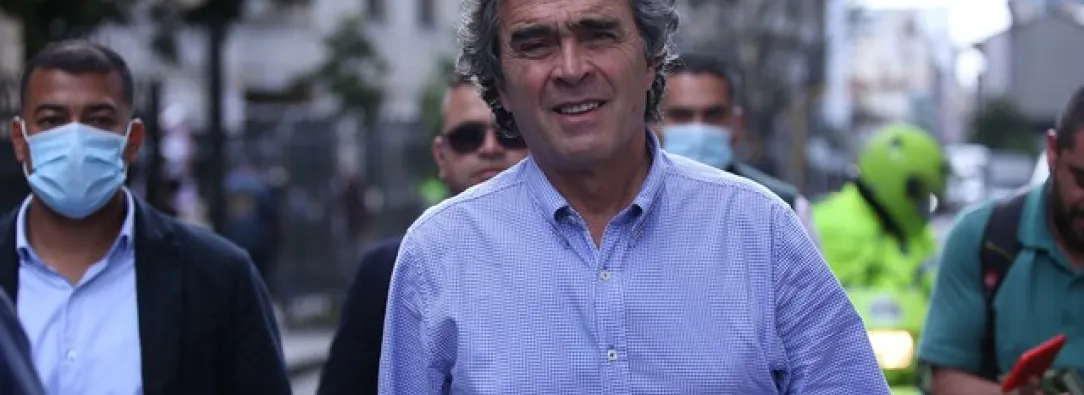 Sergio-Fajardo-ante-la-Procuraduria.-Foto_-Colprensa.jpg