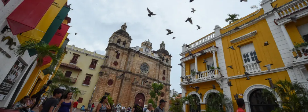 Turistas-en-Cartagena-Bolivar.png