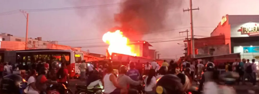 incendio-bazurto-cartagena.jpg