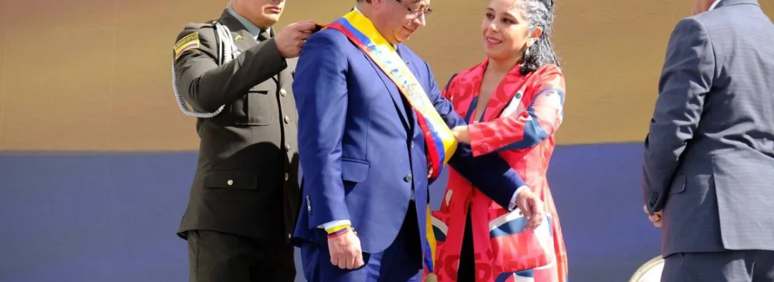 posesion-de-gustavo-petro-banda.jpg