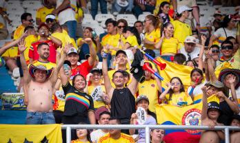 Asistentes al Estadio.