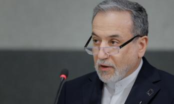 Irán advierte que atacará bases que apoyen a EE. UU. e Israel; Araghchi habla de “agresión criminal”.