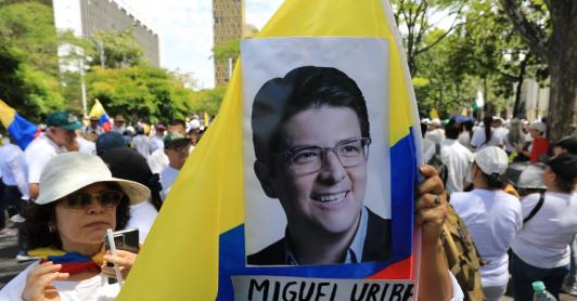 Foto de Miguel Uribe en una marcha.