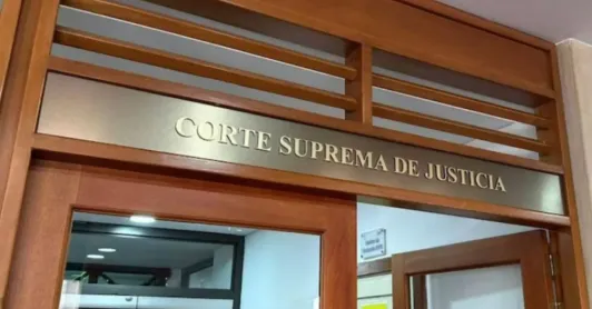 Corte Suprema defiende autonomía tras condena a Uribe