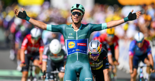 Jonathan Milan ganó la etapa 17 del Tour y conservó el maillot de los puntos