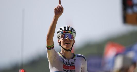 Tadej Pogačar se quedó con la etapa 12 y volvió a ser el líder del Tour de Francia