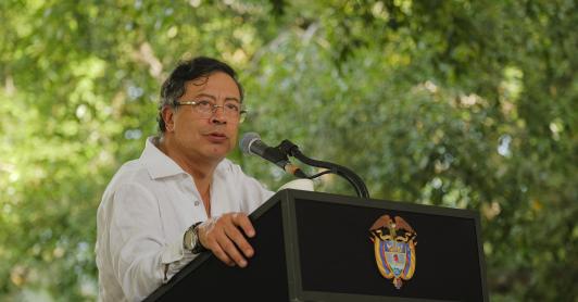 Presidente propone que "los más ricos" paguen deuda de subsidios a combustibles en nueva reforma tributaria