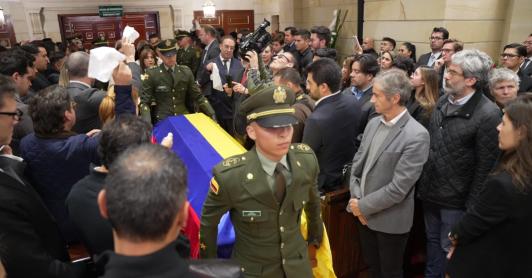 Esposa de Miguel Uribe pide justicia en emotiva despedida en el Congreso de la República