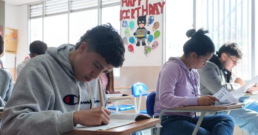 Estudiantes presentando la prueba del ICFES.