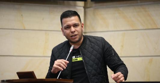 Jota Pe Hernandez fue denunciado por Maria José Pizarro por acoso y hostigamiento. El CRIC rechazó los señalamientos de Jota Pe, recordaron las víctimas de la masacre de Caloto.