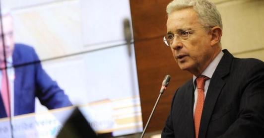 Álvaro Uribe condenado a nueve años de prisión domiciliaria 