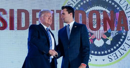 Charlie Kirk junto a Donald Trump