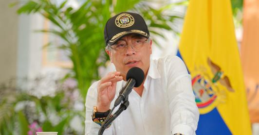 Presidente Petro durante el evento realizado en Puerto Asis, Putumayo, donde se destruyeron 4 mil toneladas de explosivos pertenecientes al grupo armado Coordinadora Nacional Ejército Bolivariano
