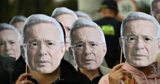 Máscaras de Álvaro Uribe Vélez.