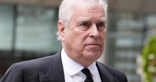 Británicos celebran el fin del "príncipe Andrés", marcado por el escándalo Epstein