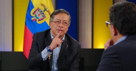 Presidente cuestiona la legalidad de la decisión de la CRC 
