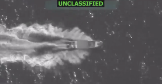 Lancha bombardeada por Estados Unidos en el Pacífico.