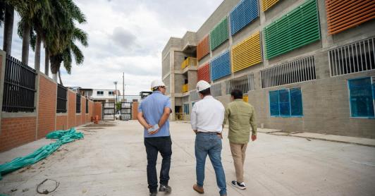 Con inversión de más de $42 mil millones del Ministerio de Educación, El FFIE mejora tres colegios de Cali para ampliar aulas, comedores y espacios modernos de aprendizaje. 